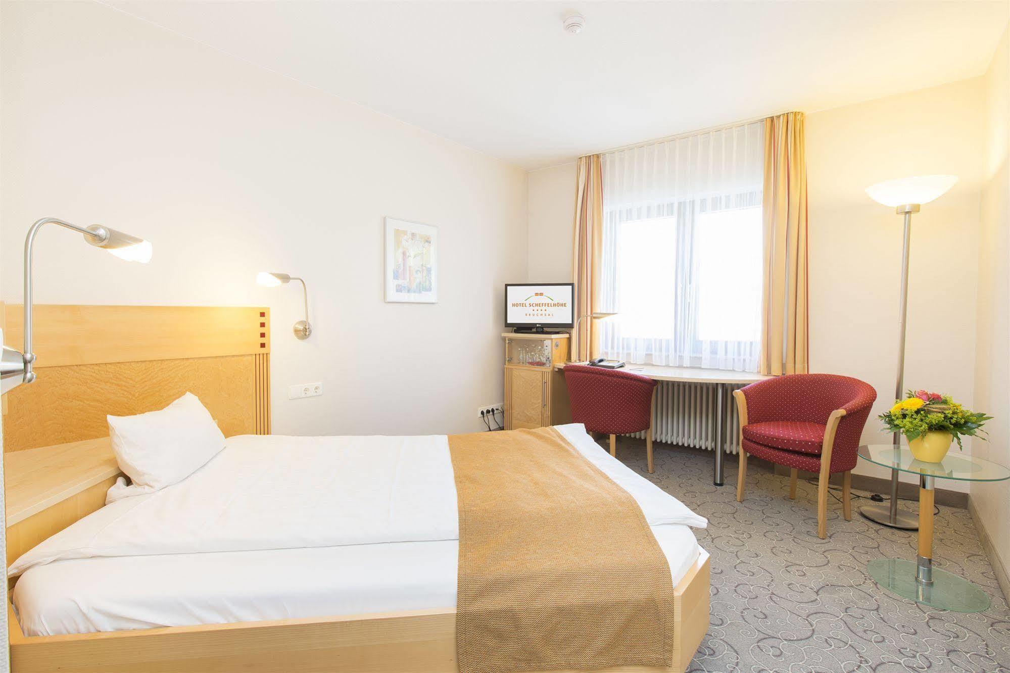 Hotel Scheffelhoehe Брухзаль Экстерьер фото